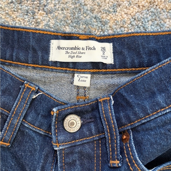 Abercrombie & Fitch Curve Love High Rise Dad Short - Picture 3 of 3